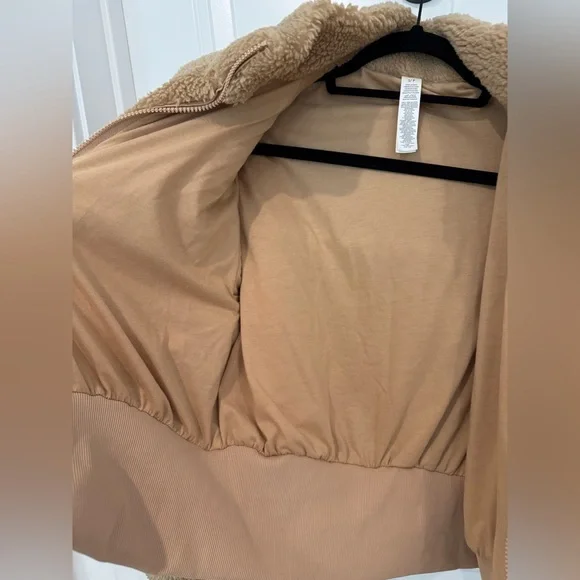 NWOT ALO FOXY SHERPA JACKET CAMEL SIZE SMALL SOLD OUT! - Picture 12 of 12